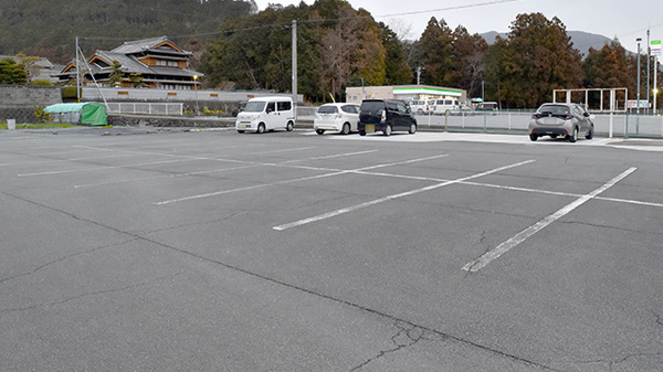 勝栄堂薬局の駐車場