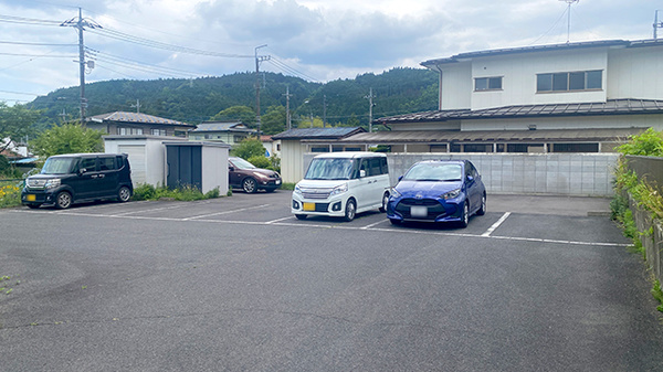 七里薬局の駐車場