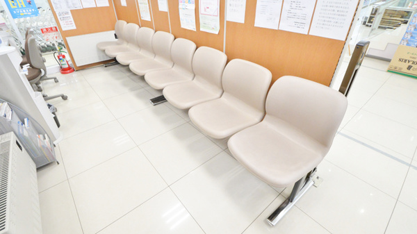サツドラ薬局　中の島店の待合スペース