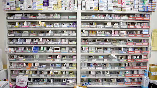 中央薬局の薬棚