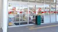スギ薬局　フレスポ桶川店の入口
