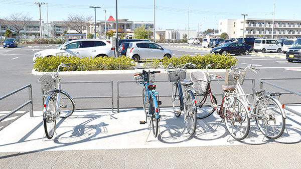 スギ薬局　フレスポ桶川店の駐輪場