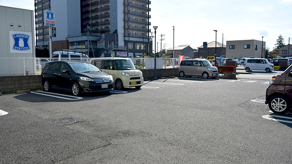 鈴木薬局　岩槻店の駐車場
