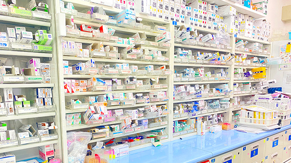 ラ・メール薬局金町店の薬棚