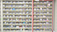 日生薬局　柳沢店の薬棚