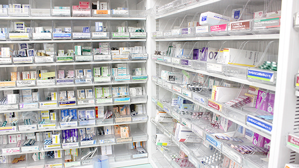 シーエス薬局松林店の薬棚