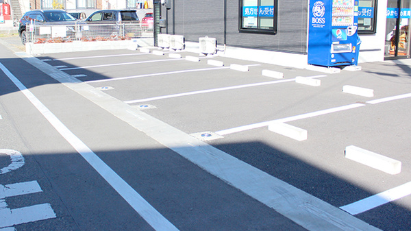 かもめ薬局伊勢原店の駐車場