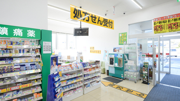 スギ薬局　竹鼻店の入口