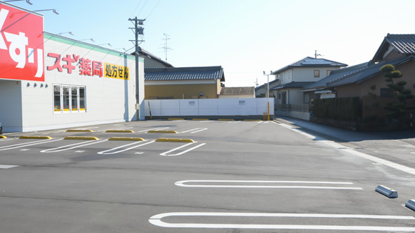 スギ薬局　竹鼻店の駐車場