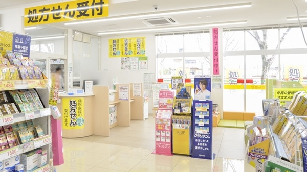 スギ薬局　蘇原店の入口