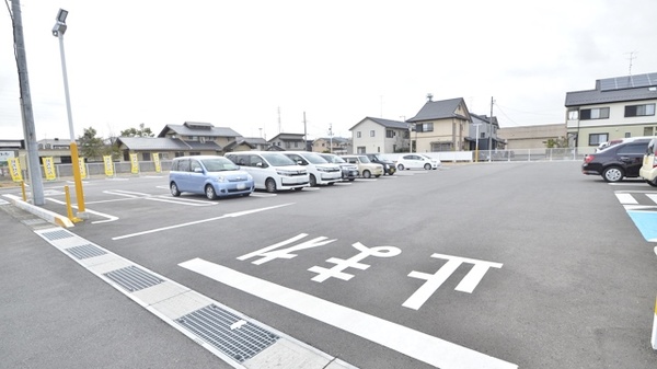 スギ薬局　蘇原店の駐車場