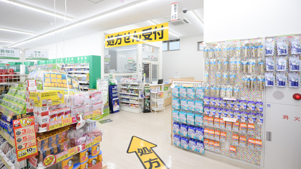 スギ薬局　大須西店の入口