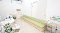 スギ薬局　大須西店の待合スペース