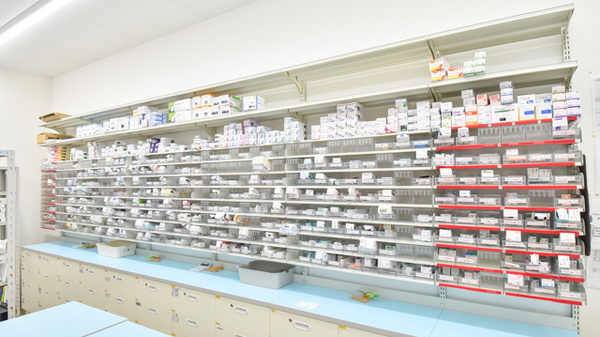 スギ薬局　南京終町店の薬棚
