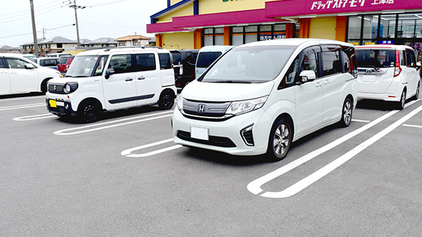 モリ薬局上津店の駐車場