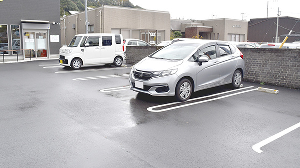 なつめ薬局の駐車場