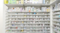 スギ薬局　駒込店の薬棚