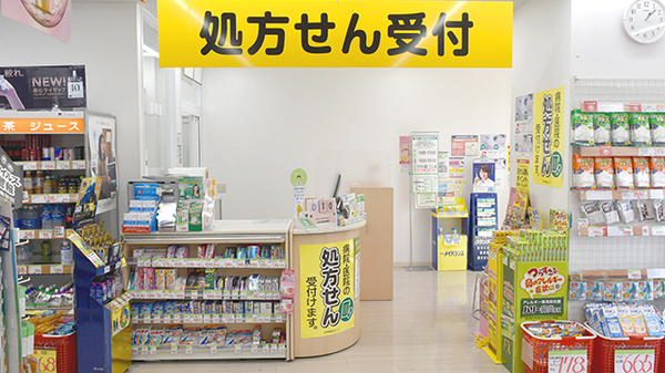スギ薬局　赤塚新町店の入口