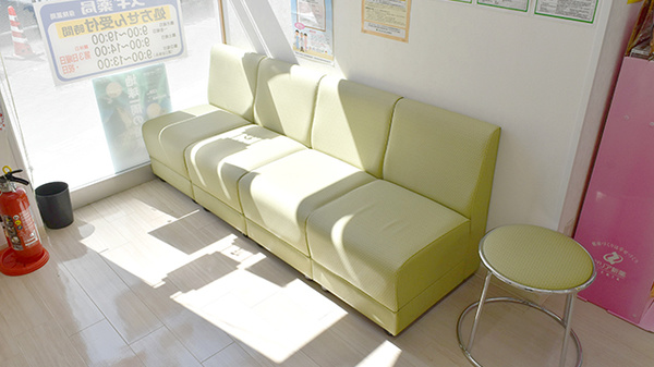 スギ薬局　赤塚新町店の待合スペース