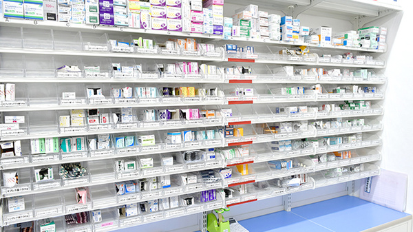 スギ薬局　赤塚新町店の薬棚