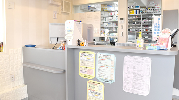 ダルマ薬局西新井店の受付/カウンター
