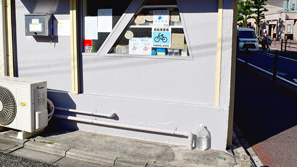 ダルマ薬局西新井店の駐輪場