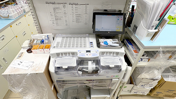 スギ薬局　枚方市駅前店の調剤器具