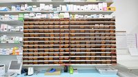 スギ薬局　門真店の薬棚