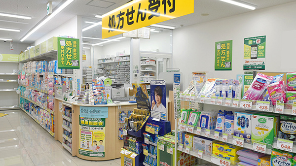 スギ薬局　町田旭町店の入口