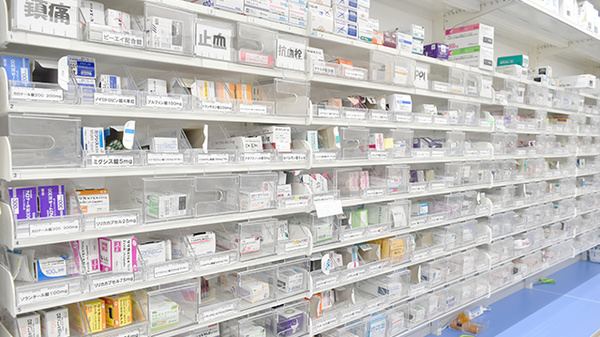 スギ薬局　町田旭町店の薬棚