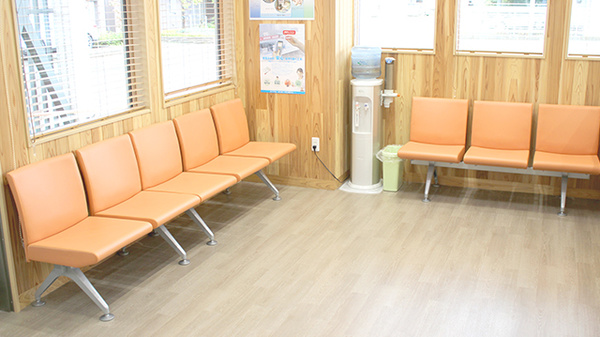 中央調剤薬局　篠田支店の待合スペース