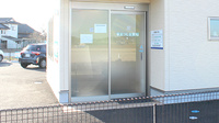 東まつしま薬局の入口
