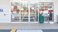 スギ薬局　東久留米上の原店の入口