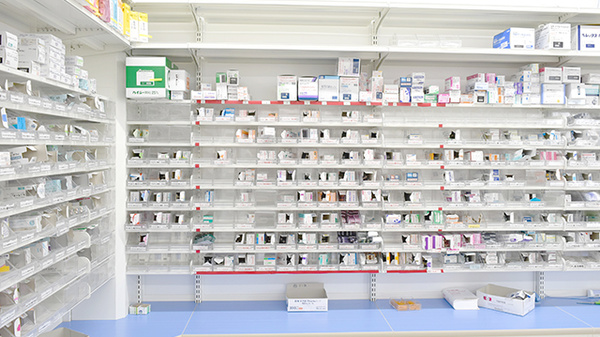 スギ薬局　東久留米上の原店の薬棚