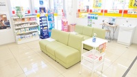 スギ薬局　中津店の待合スペース