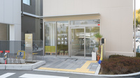 そうごう薬局　茨木豊川店の入口