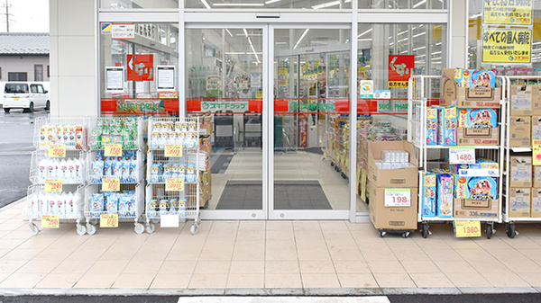 スギ薬局　本庄東台店の入口