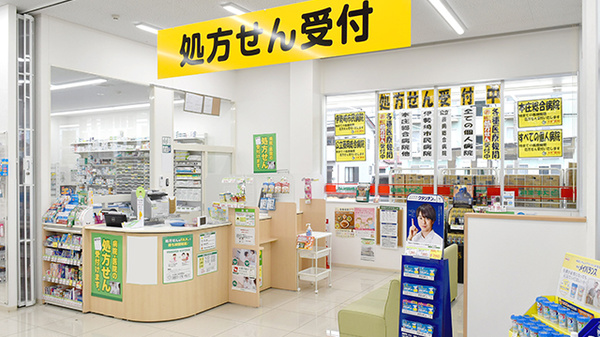 スギ薬局　本庄東台店の入口