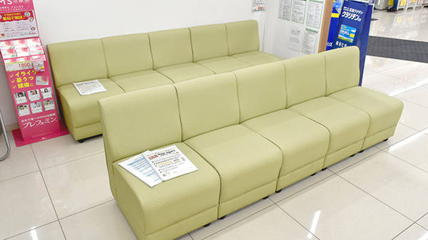 スギ薬局　本庄東台店の待合スペース