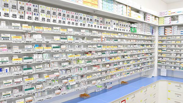 スギ薬局　本庄東台店の薬棚