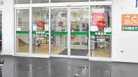 スギ薬局　浦和神明店の入口