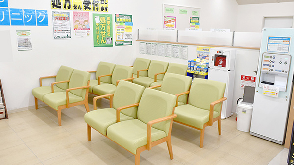 スギ薬局　浦和神明店の待合スペース