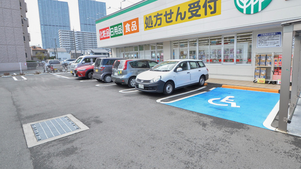 スギ薬局　八尾南久宝寺店の駐車場