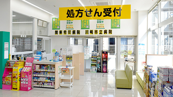 スギ薬局　南加瀬店の入口