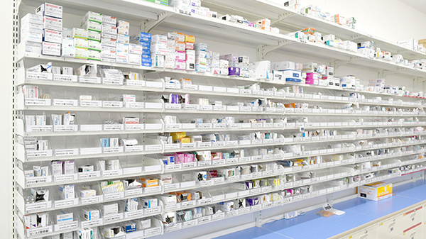 スギ薬局　南加瀬店の薬棚