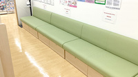 スギ薬局　赤坂見附南店の待合スペース