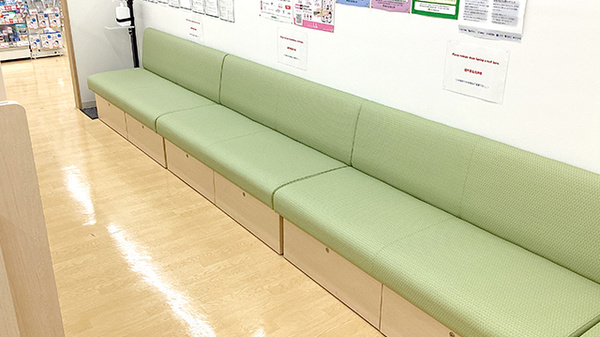 スギ薬局　赤坂見附南店の待合スペース