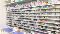 スギ薬局　赤坂見附南店の薬棚