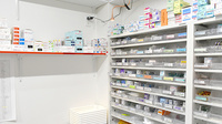 オーブ薬局亀戸店の薬棚