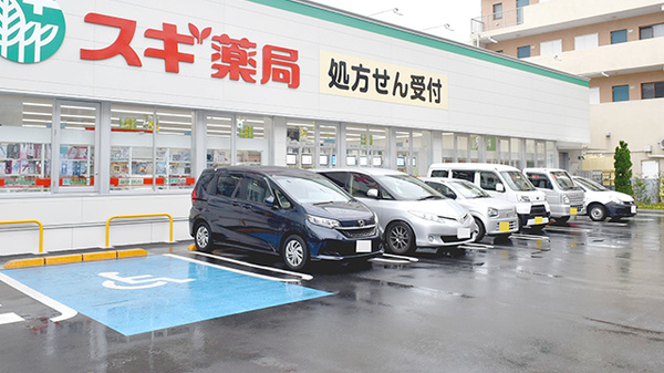 スギ薬局　志村坂下店の駐車場